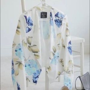 LOVE TREE L White Floral Blazer